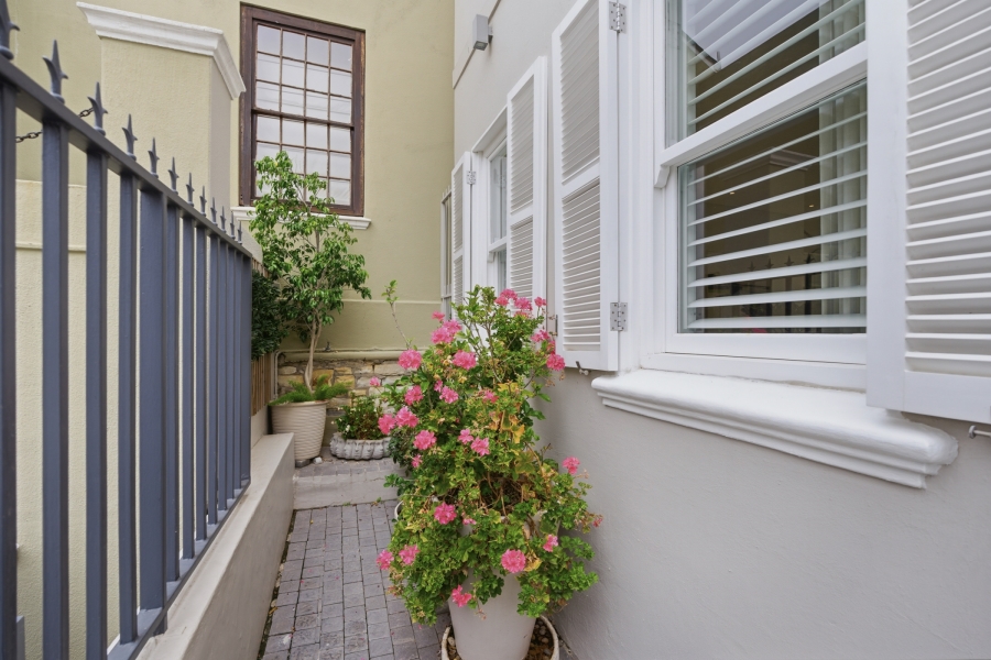 2 Bedroom Property for Sale in Green Point Western Cape